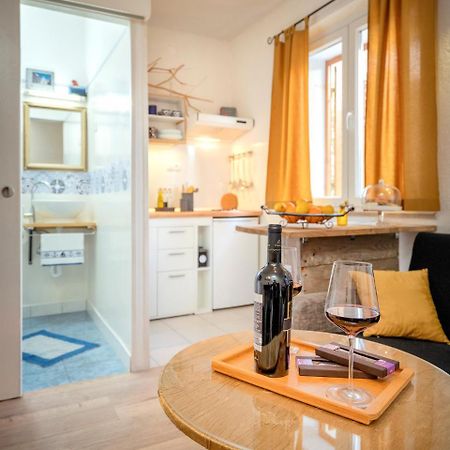 Apartment Bosiljak Jelsa  Buitenkant foto