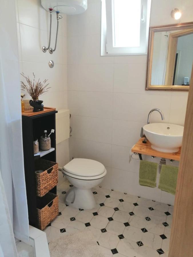 Apartment Bosiljak Jelsa  Buitenkant foto