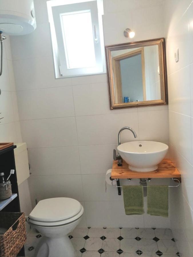 Apartment Bosiljak Jelsa  Buitenkant foto