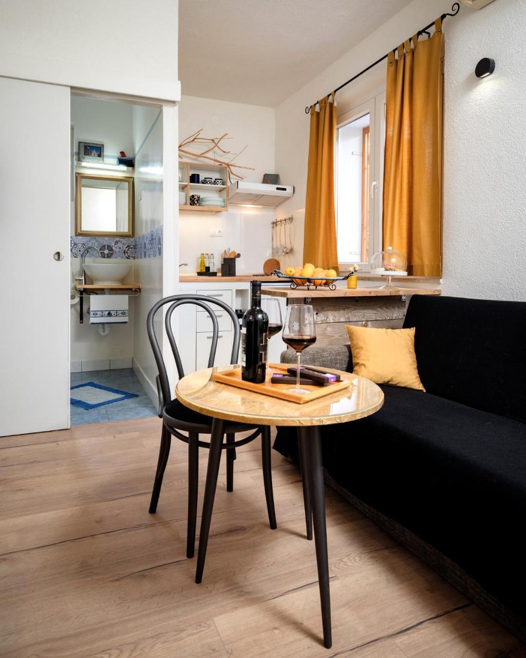 Apartment Bosiljak Jelsa  Buitenkant foto