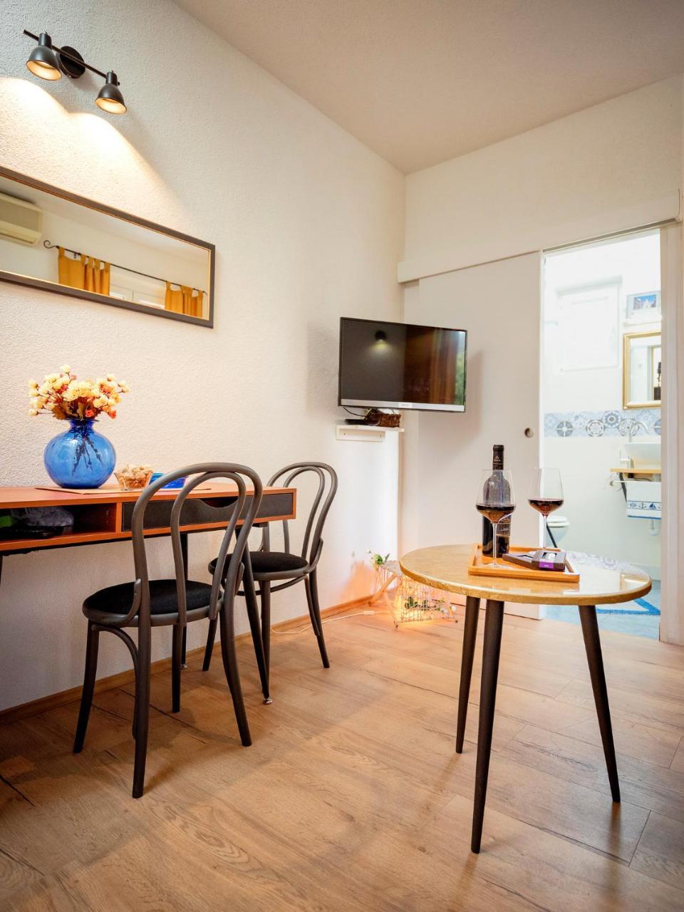 Apartment Bosiljak Jelsa  Buitenkant foto