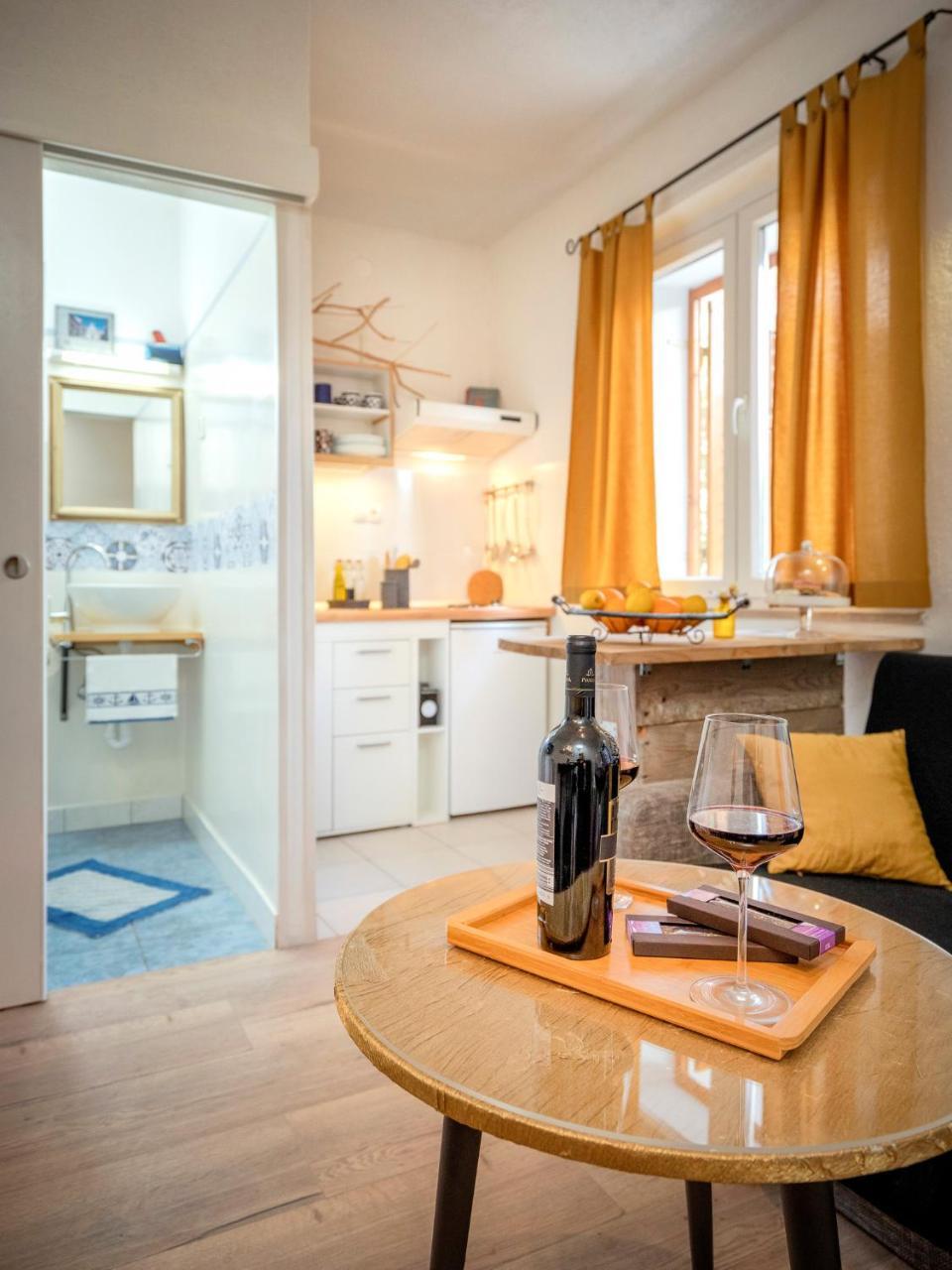 Apartment Bosiljak Jelsa  Buitenkant foto